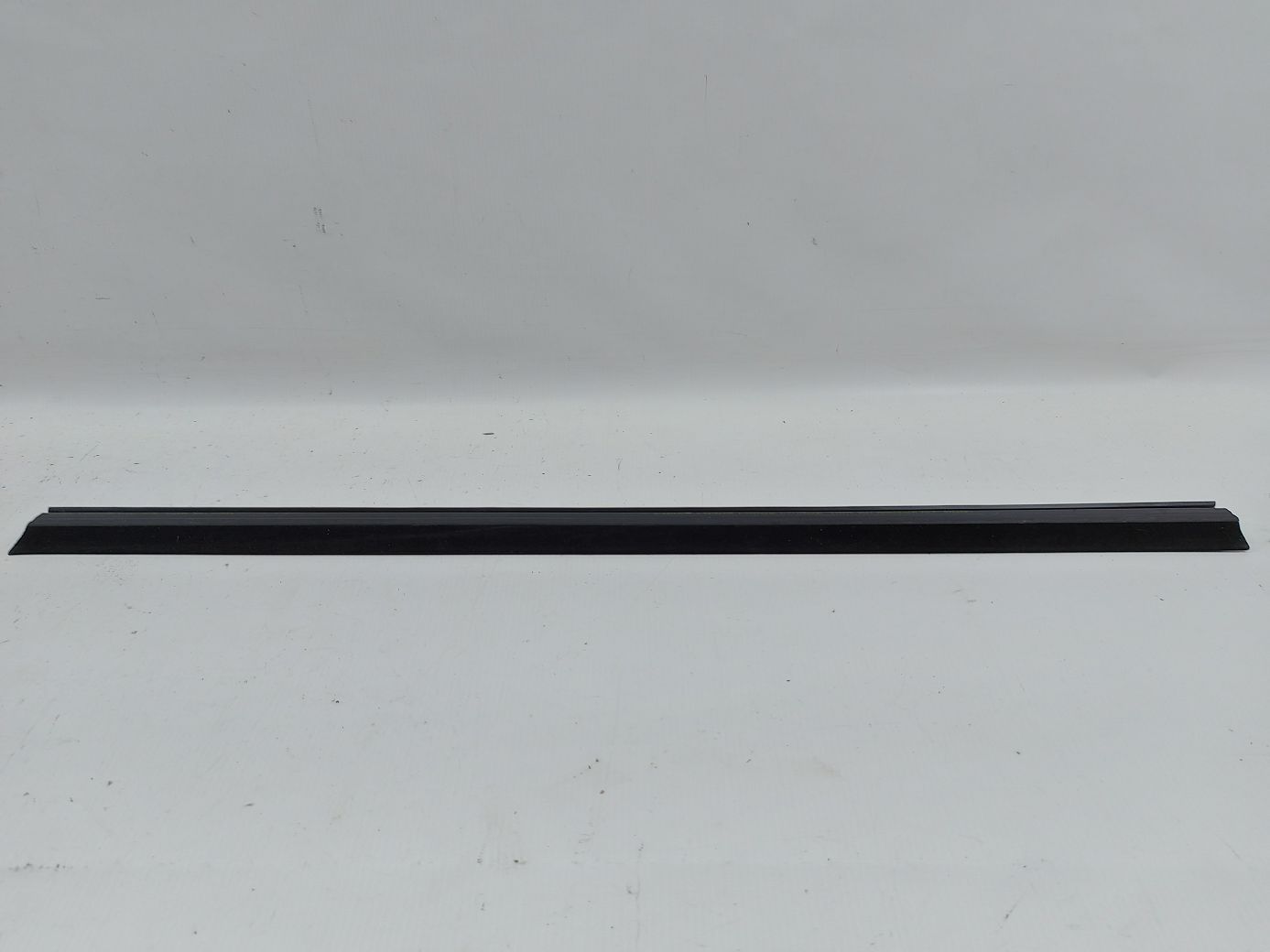 Compass Ущільнювальна гумка скла двері передньої лівої внутрішня Jeep Compass 2007-2017 5074655AD Jeep Compass 3