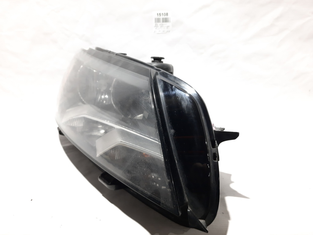 Товары с дефектами Фара передняя правая (дефект) Volkswagen Passat S 2012-2015 561941006D Volkswagen Passat S 28