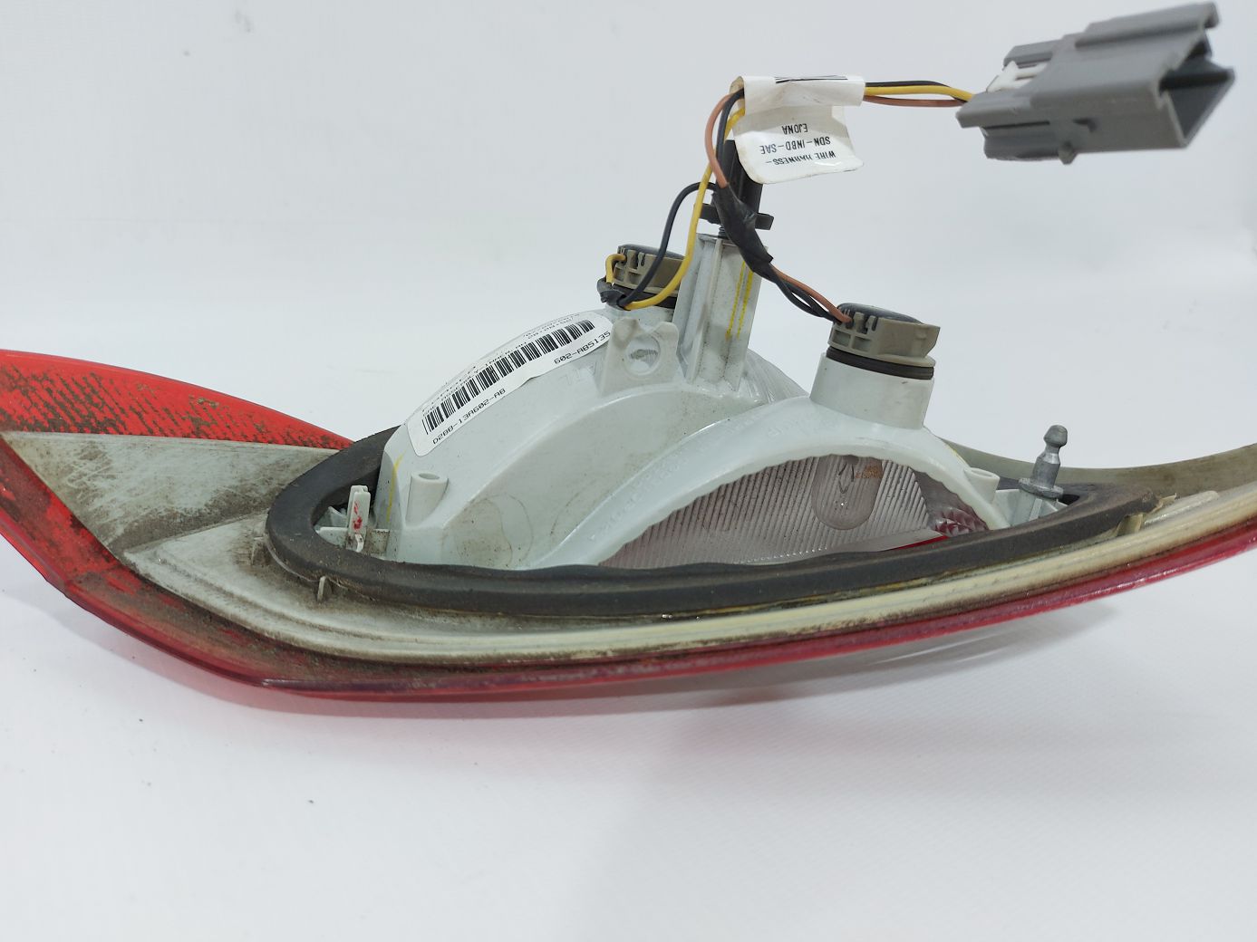 Fiesta sedan Ліхтар кришки багажника правий Ford Fiesta sedan 2014-2019 D2BZ13404D Ford Fiesta sedan 7