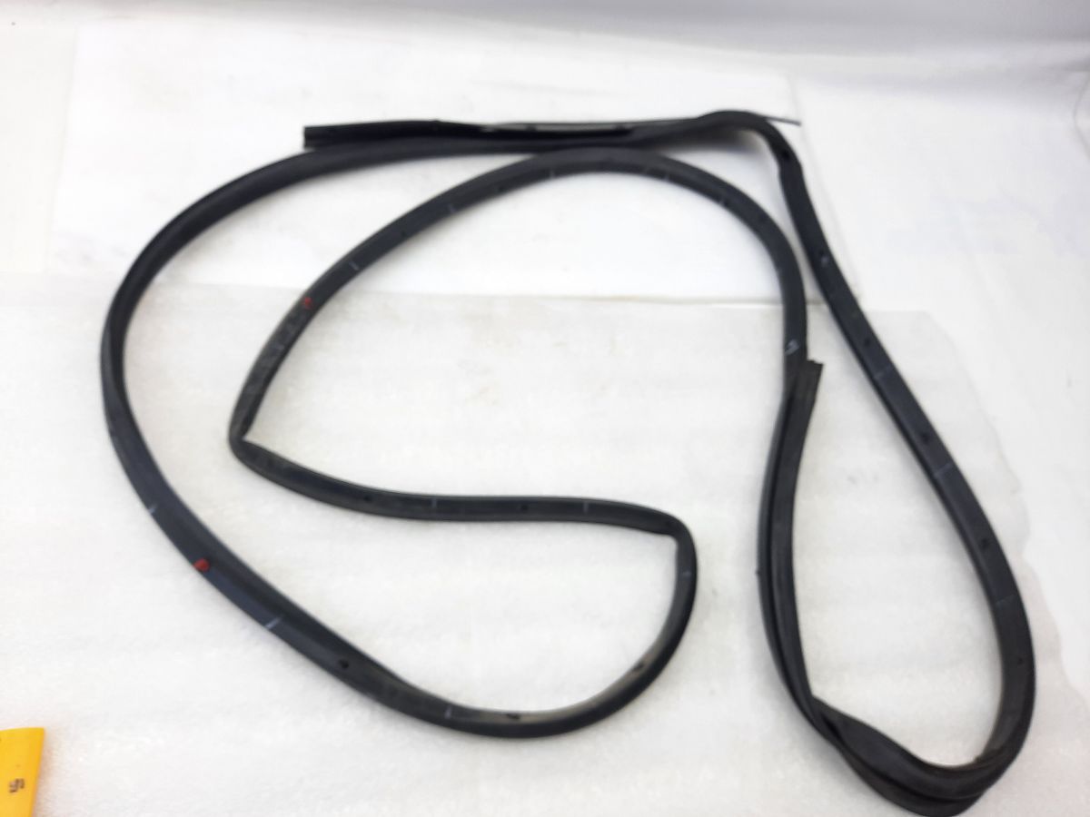 Journey Уплотнительная резинка двери задней правой Dodge Journey 2009-2020 5076868AC Dodge Journey 2