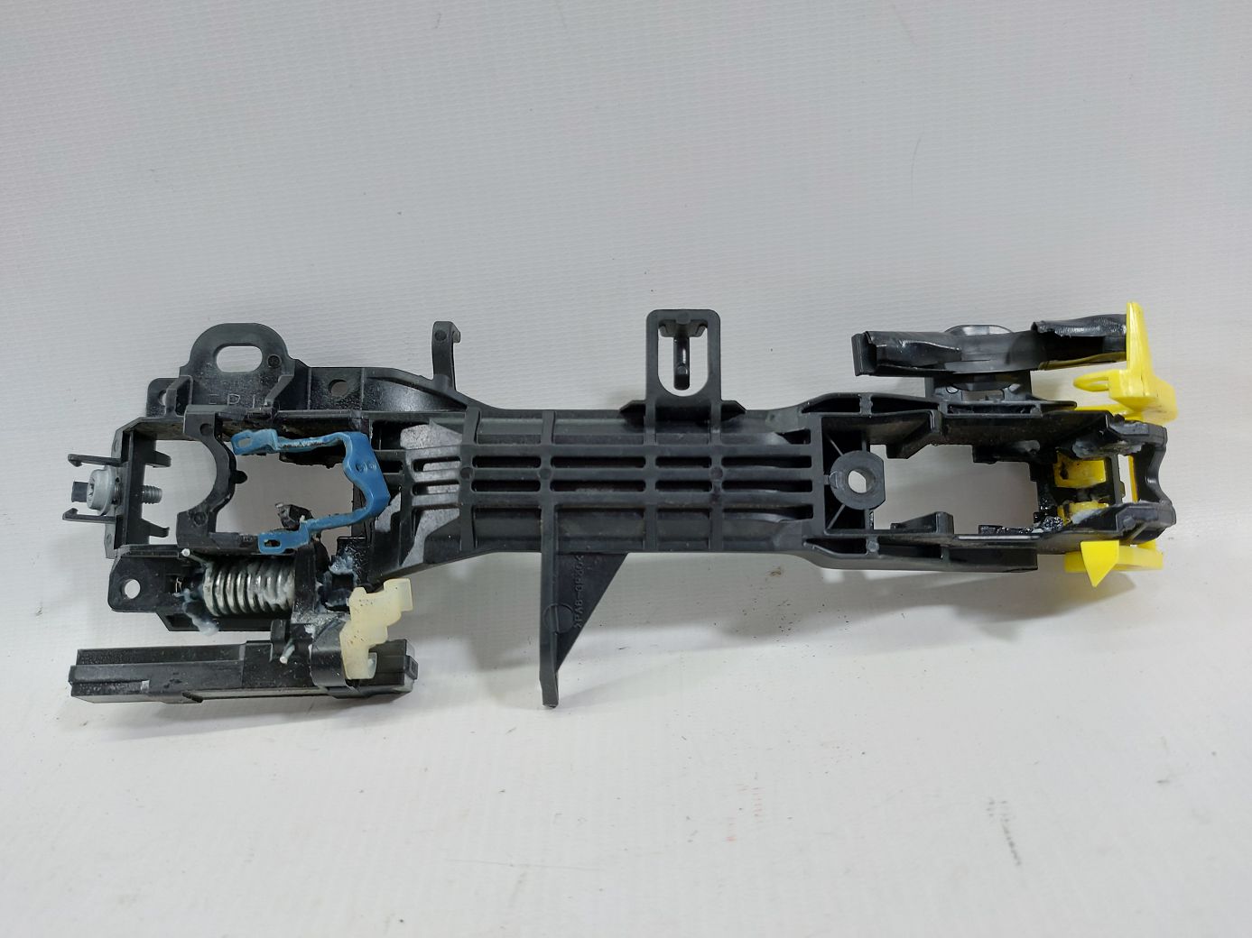 Impreza Кронштейн ручки наружной двери передней правой Subaru Impreza 2015-2016 61142FJ000 Subaru Impreza 2