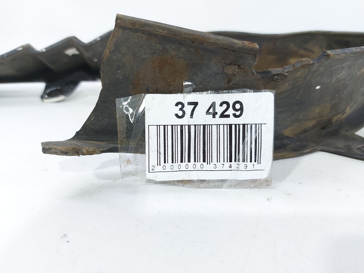 Malibu Губа подовжувач переднього бампера (порвана) Chevrolet Malibu 2016-2021 23397792 Chevrolet Malibu 4