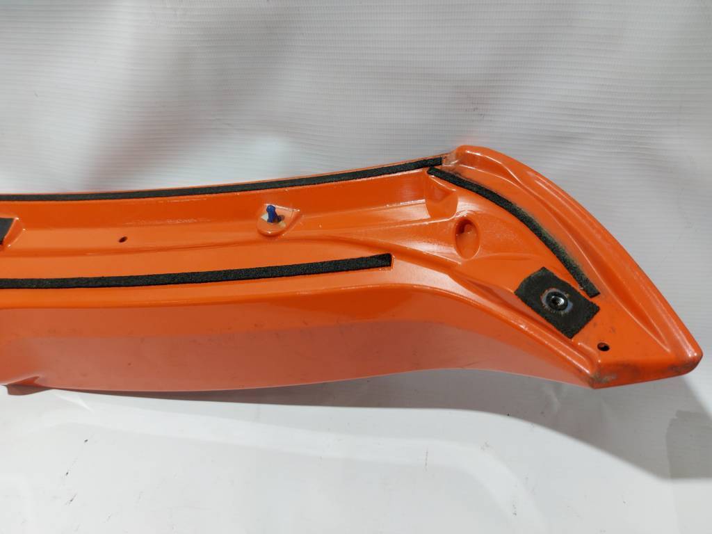 Prius c Спойлер кришки багажника Toyota Prius C 2012 7608552916E1 Toyota Prius C 3