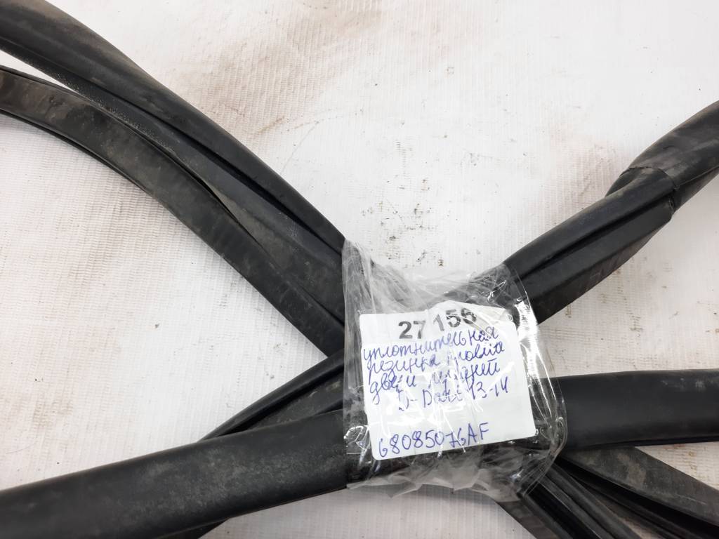 Dart Уплотнительная резинка проёма двери передней левой/правой Dodge Dart 2013-2014 68085076AF Dodge Dart 28