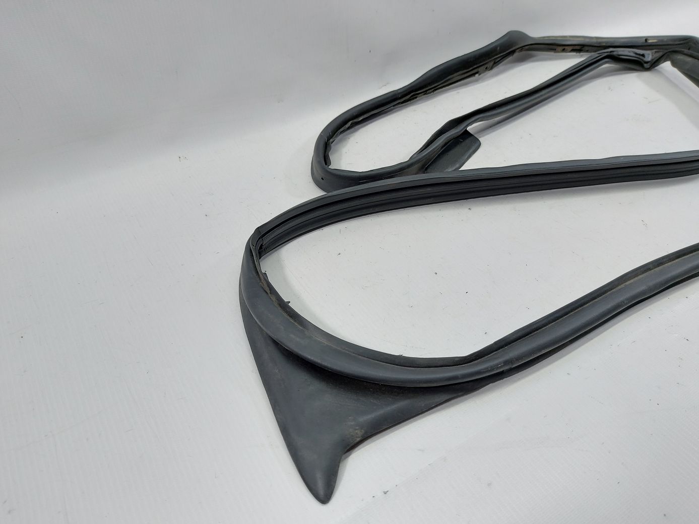 Ats Уплотнительная резинка двери задней левой Cadillac ATS 2014 84392124 Cadillac ATS 3