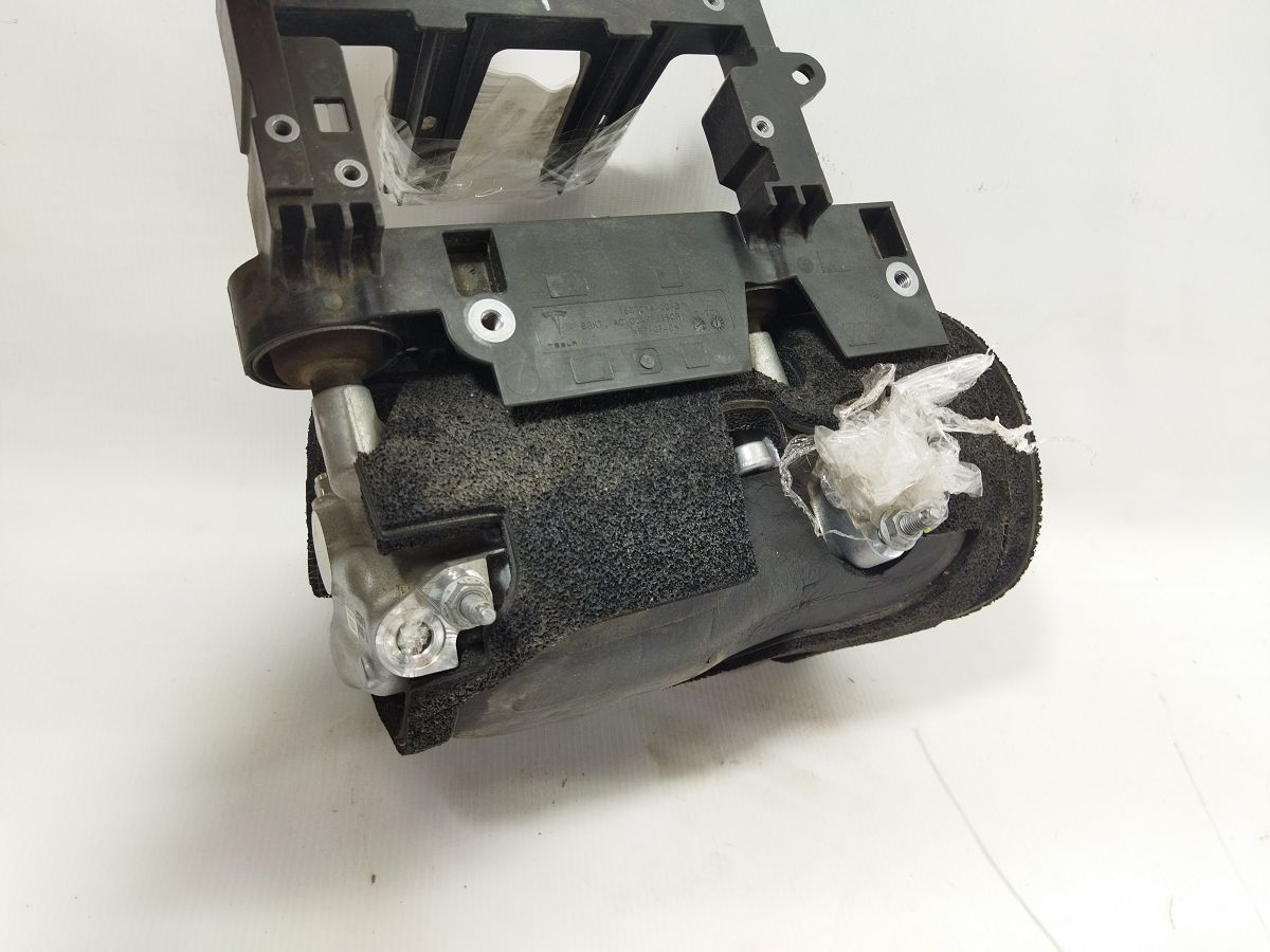 Model 3 Компрессор кондиционера Tesla Model 3 2020-2024 150125601M Tesla Model 3 4