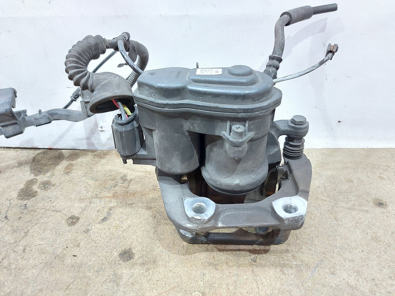 5 series Суппорт тормозной задний правый BMW 5 series 2011-2016 34216793042 BMW 5 series 4