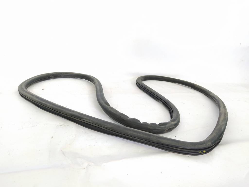 200 limited Ущільнювальна гумка отвору дверей задньої лівої Chrysler 200 Limited 2015-2017 68144967AD Chrysler 200 Limited 2