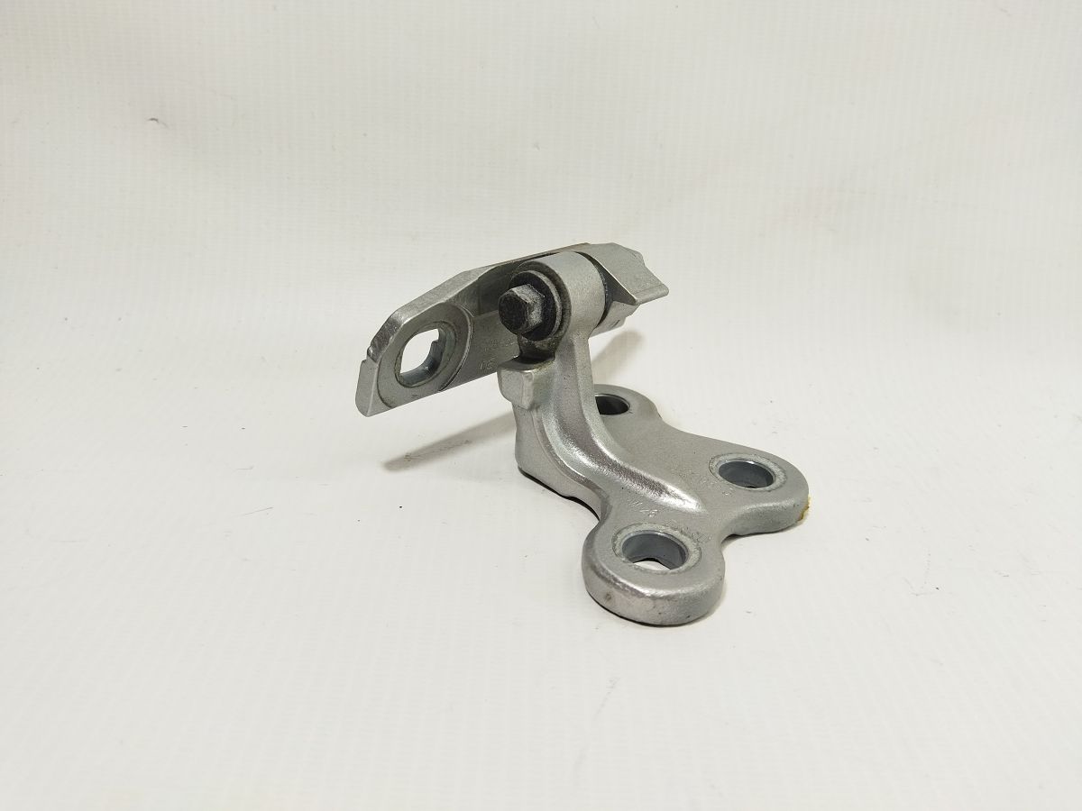 S60. Петля двери передней правой верхняя Volvo S60 2011-2018 31218521 Volvo S60