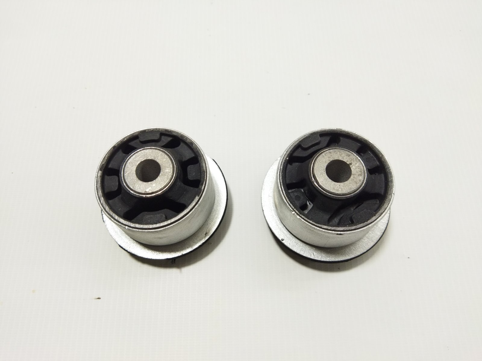 Сайлентблоки важелів. Сайлентблок важеля заднього лівий/правий Opel Vectra 95-02 Opel Vectra