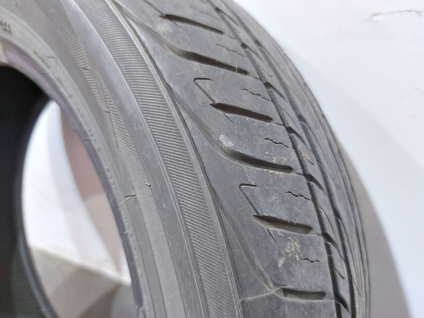  Гума Yokohama Avid Envigor 175/65R15 (Honda Insight) 8
