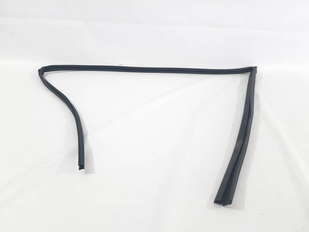 5. Уплотнительная резинка стекла двери передней левой Mazda 5 2012-2015 C23559605E Mazda 5
