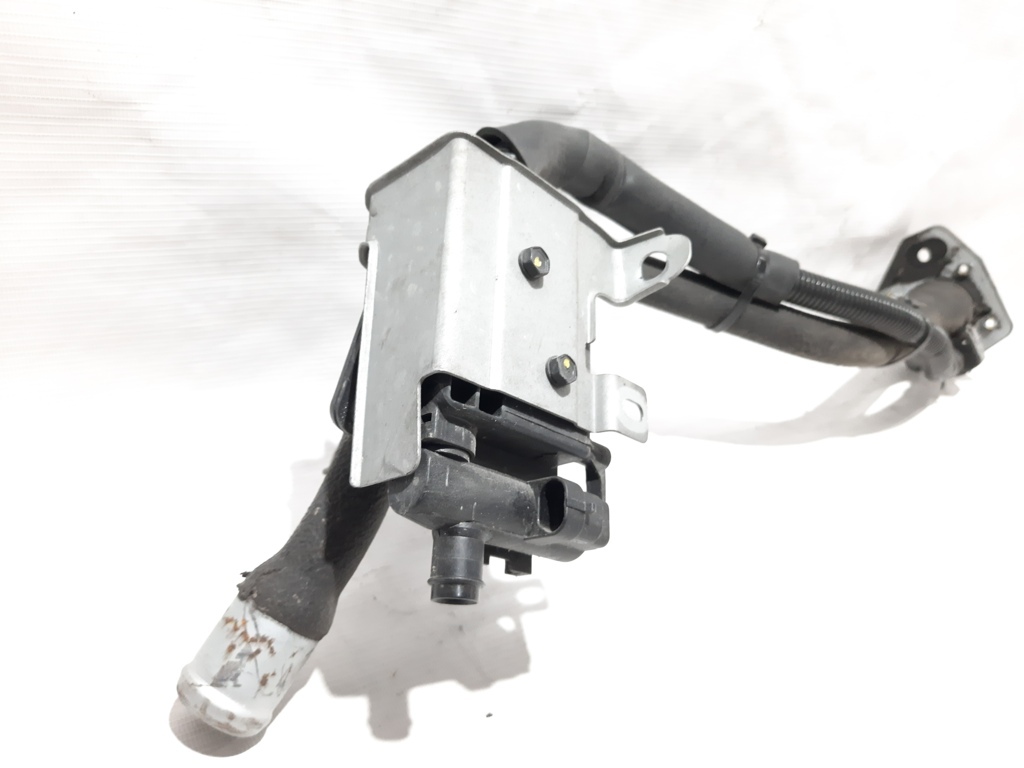 Cadenza Заливна горловина Kia CADENZA 2014-2016 310303R500 Kia CADENZA 5