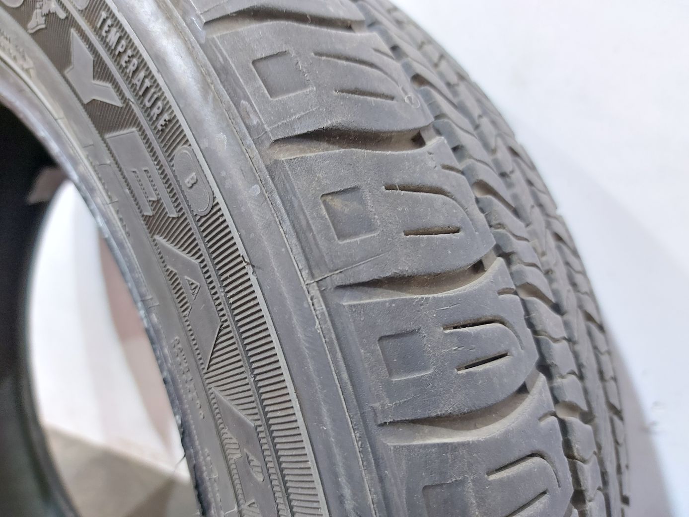  Резина GoodYear 215/55R17 3