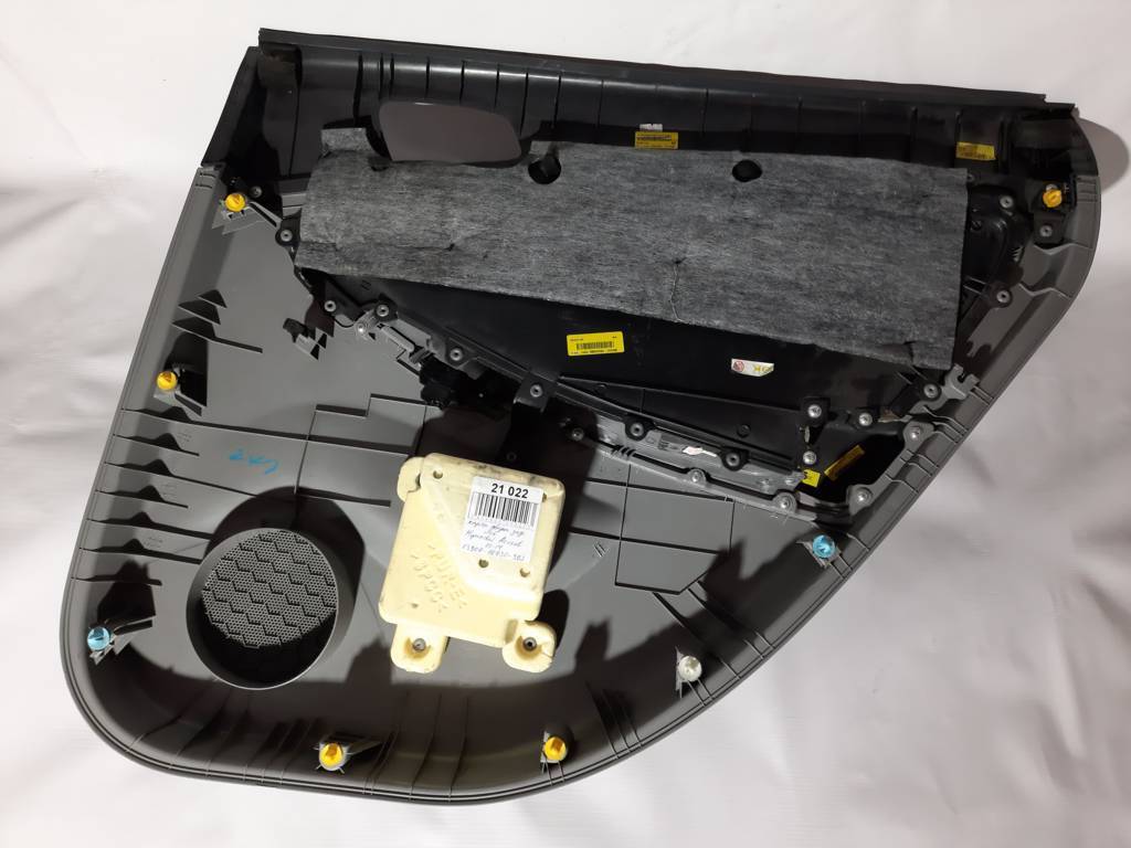 Accent hatchback Карта дверей задньої лівої Hyundai Accent Hatchback 2012-2017 83307-1R030-SBJ Hyundai Accent Hatchback 1 Accent hatchback Карта дверей задньої лівої Hyundai Accent Hatchback 2012-2017 83307-1R030-SBJ Hyundai Accent Hatchback 1