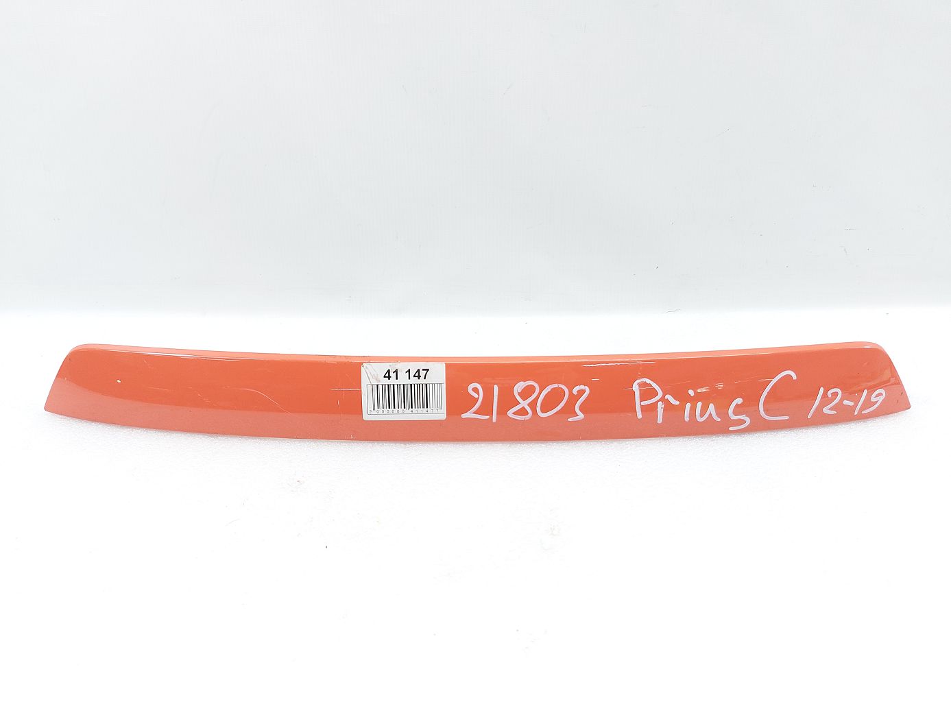 Prius. Накладка подсветки номера двери багажника Toyota Prius 2012-2015 7680152430E1 Toyota Prius