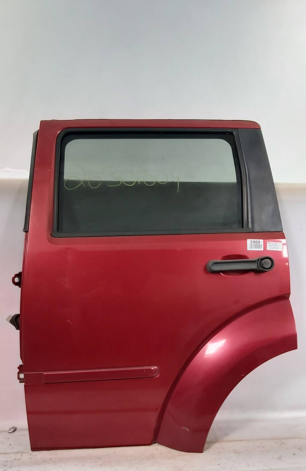 Nitro. Дверь задняя левая Dodge Nitro 2009-2011 55360899AG Dodge Nitro