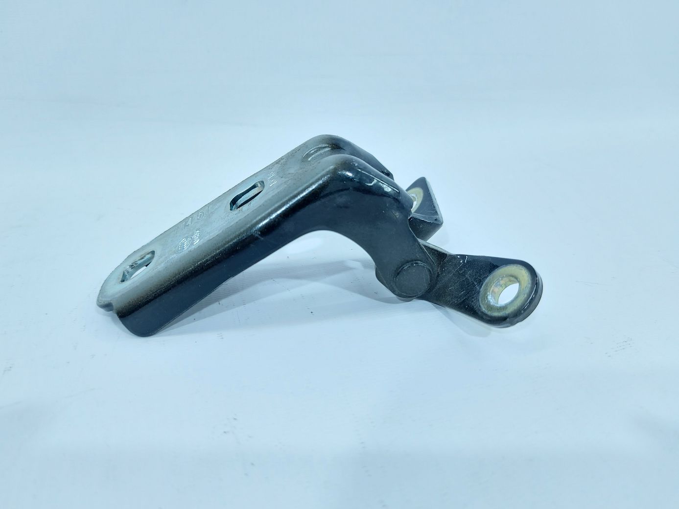 Volt Петля двері задньої правої нижня Chevrolet Volt 2011-2019 13501716 Chevrolet Volt 5