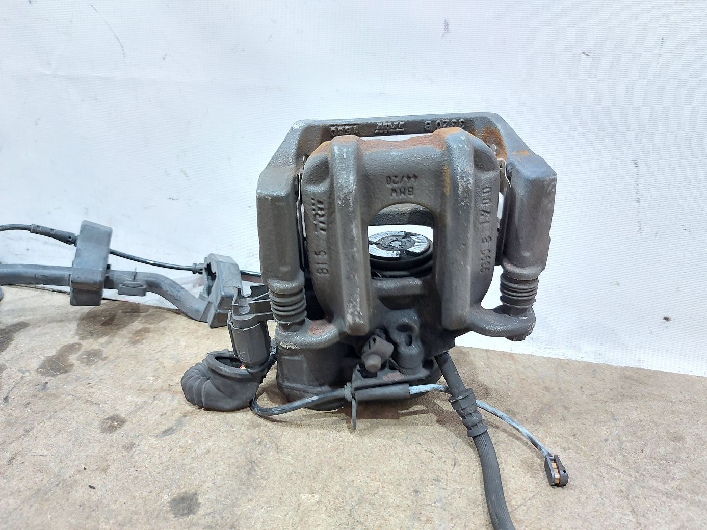 5 series Суппорт тормозной задний правый BMW 5 series 2011-2016 34216793042 BMW 5 series 2