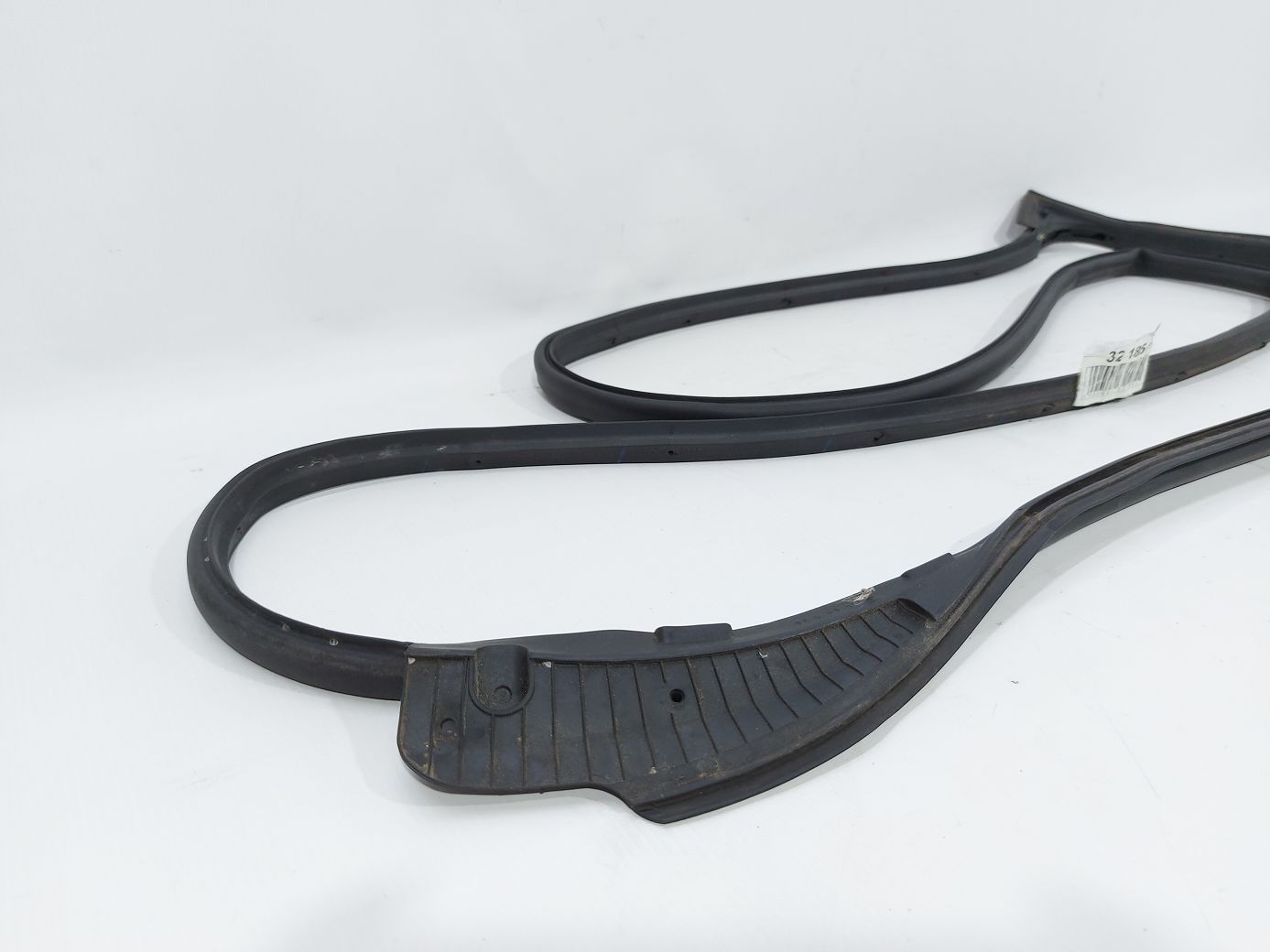 Journey Уплотнительная резинка двери передней правой Dodge Journey 2009-2020 5076866AD Dodge Journey 3