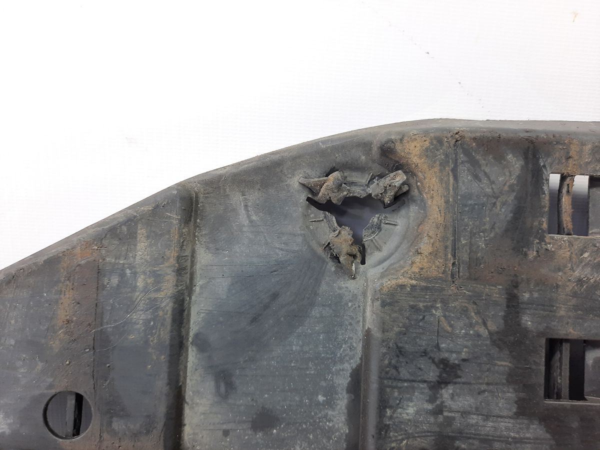 Insight Захист днища центральний правий Honda Insight 2010-2011 74641TM8A01 Honda Insight 11