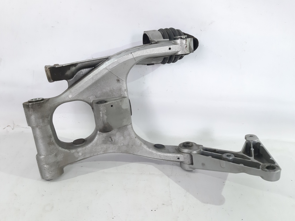 Gtr-1400 Маятник задній Kawasaki GTR-1400 2010 330010145458 Kawasaki GTR-1400 3