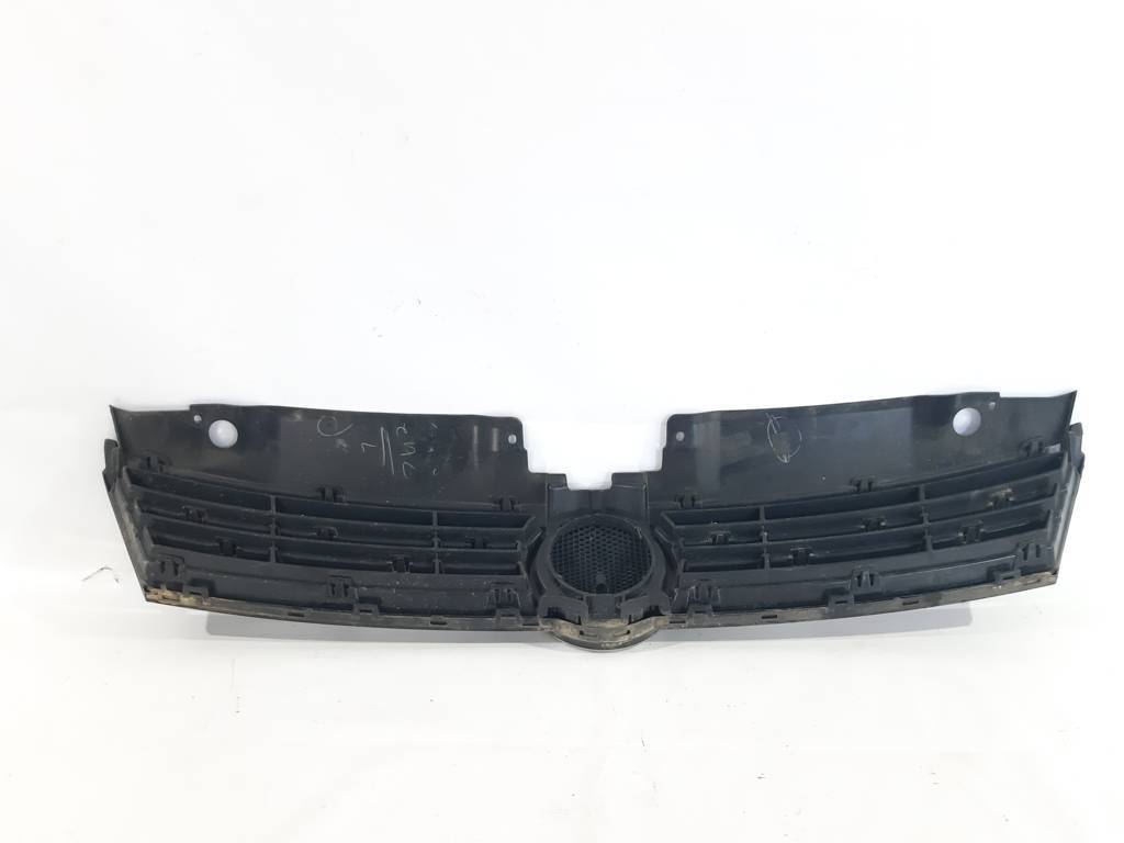 Товари з дефектами Решітка радіатора (дефект, немає хрому) Volkswagen Jetta sedan 2011-2014 5C6853651QWA Volkswagen Jetta sedan 2