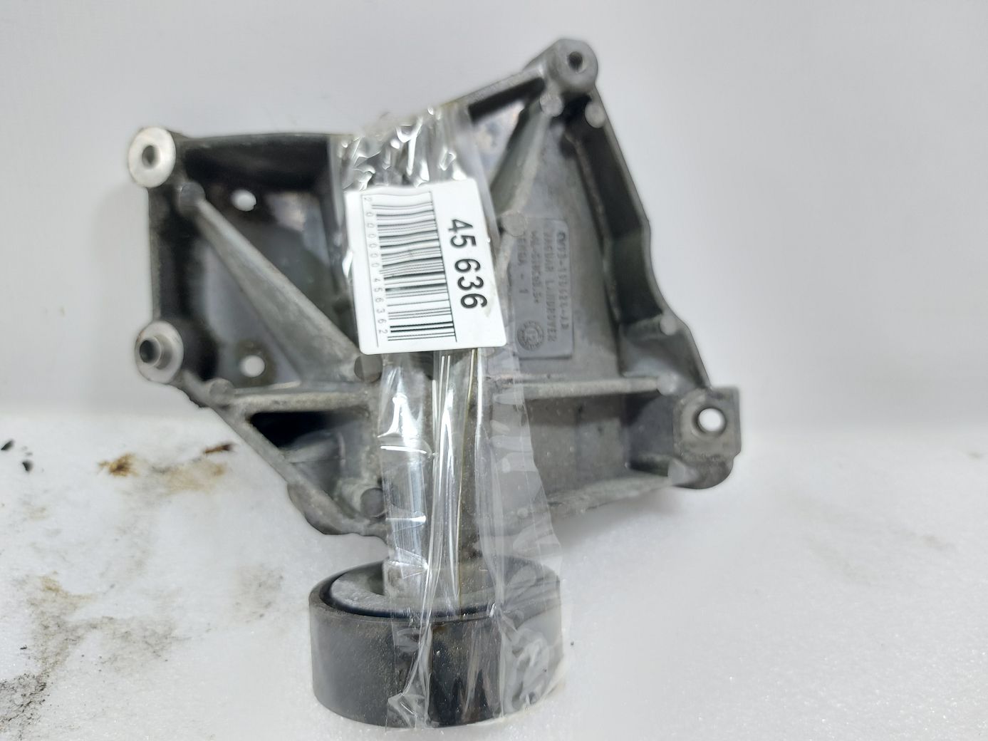 Xf Кронштейн компрессора с обводным роликом Jaguar XF 2013-2015 CW9319D624AB Jaguar XF 2