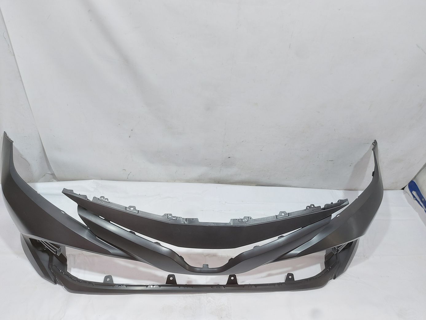 Передние бамперы Бампер передний (LE) Toyota Camry `18-20 Toyota Camry 6