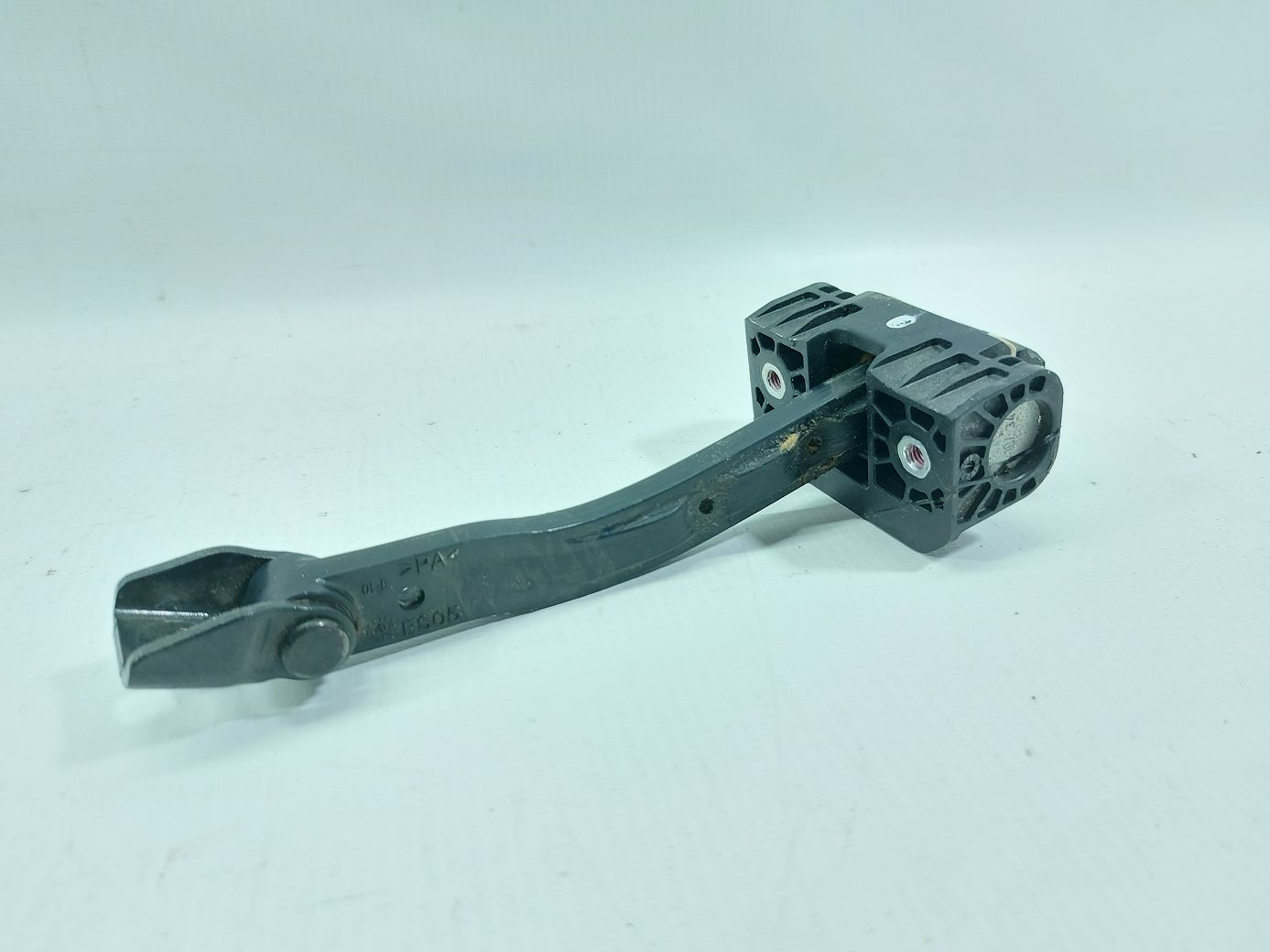 5 series. Ограничитель двери передней левой BMW 5 series 2011-2016 51217182005 BMW 5 series