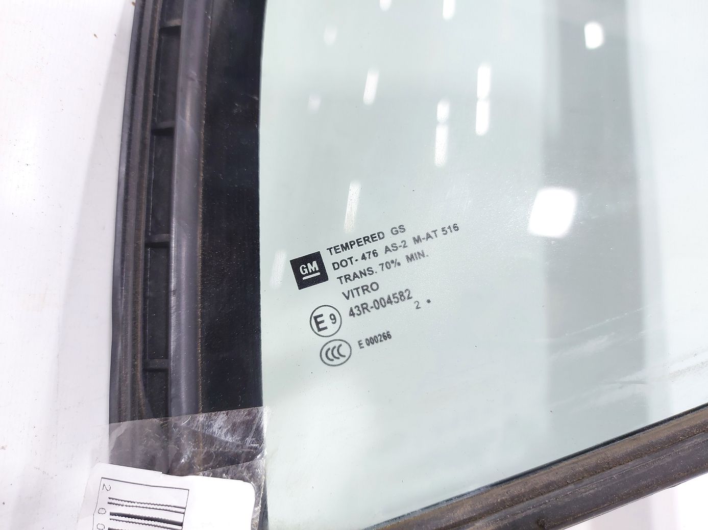 Encore Форточка двери передней левой Buick Encore 2013-2021 95422664 Buick Encore 2