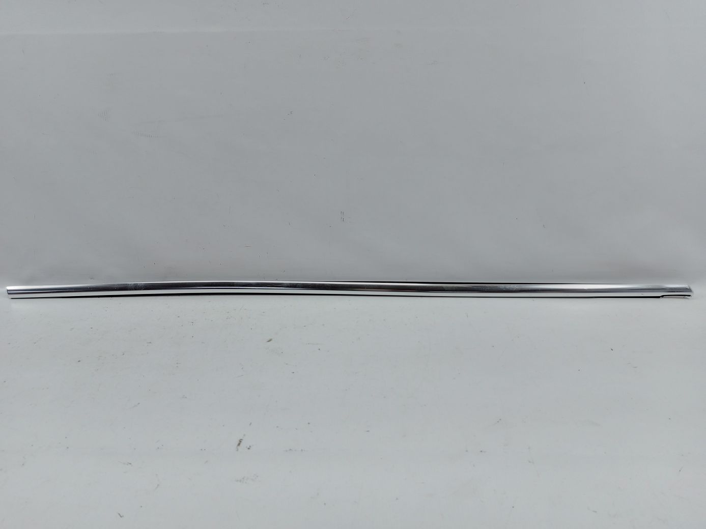 7 series. Уплотнительная резинка стекла двери задней правой наружная (хром) BMW 7 2009-2015 51357185240 BMW 7