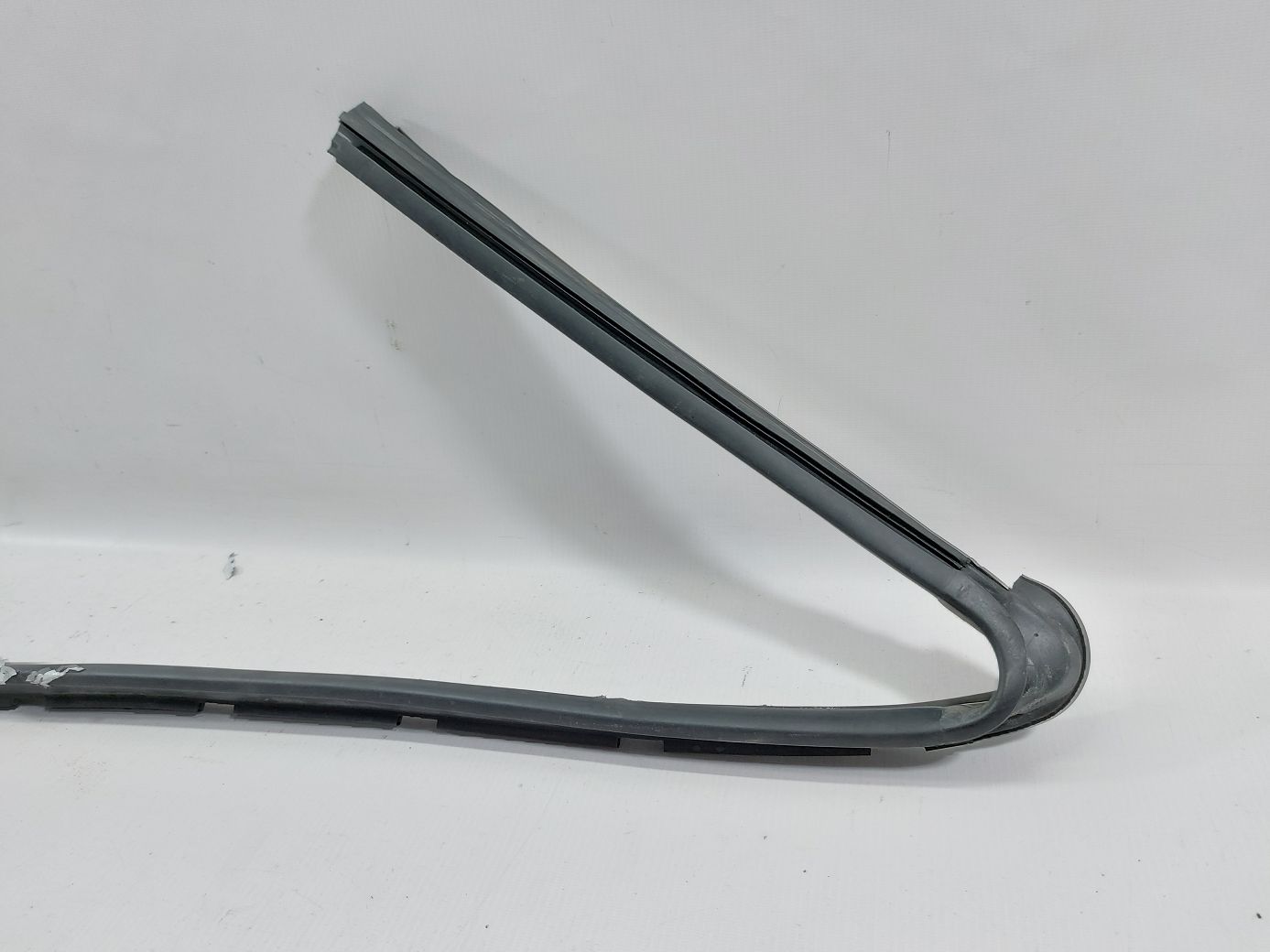 Versa note Направляющая резинка стекла двери передней левой Nissan Versa Note 2014-2019 803319ME0A Nissan Versa Note 2