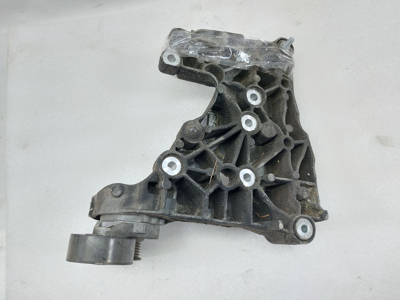 Xf Кронштейн генератора з натяжним роликом Jaguar XF 2013-2015 CW9310239AA Jaguar XF 2