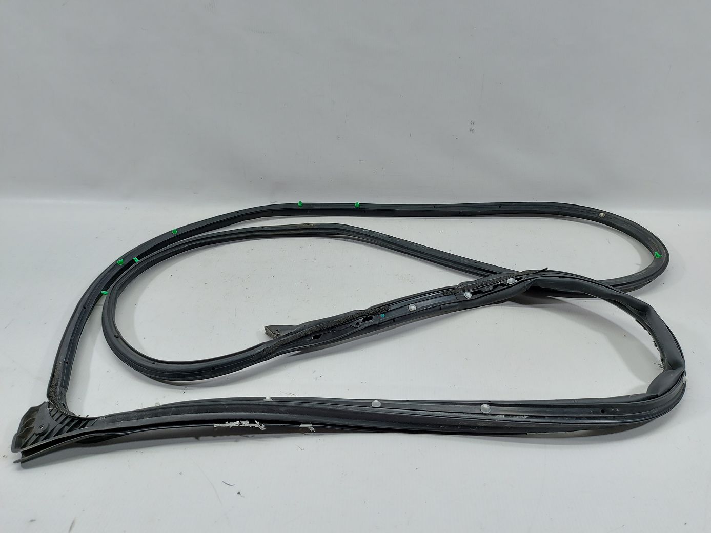 Versa note Ущільнювальна гумка дверей передньої лівої Nissan Versa Note 2014-2019 808313WC0A Nissan Versa Note 1