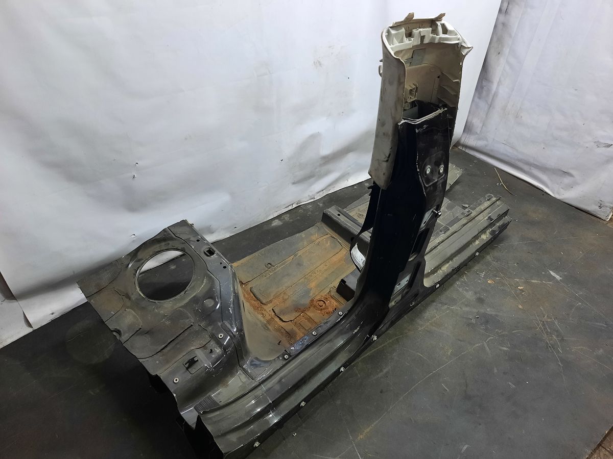 Passat cc Стійка центральна права (метал) Volkswagen Passat CC 2009-2017 3C8809836 Volkswagen Passat CC 2