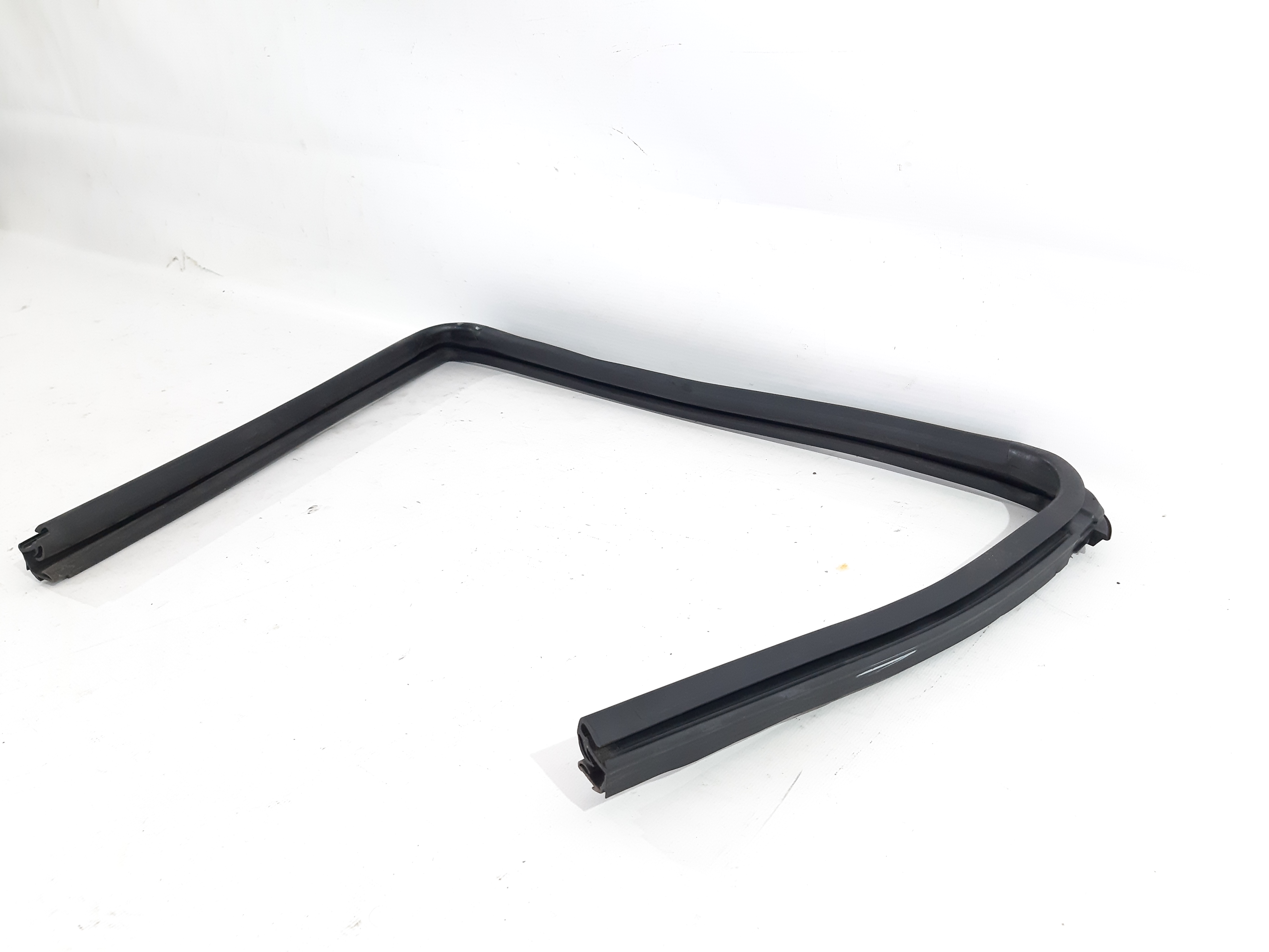 Versa note Уплотнитель стекла двери задней правой Nissan Versa Note 2014-2019 823303WC0A Nissan Versa Note 2