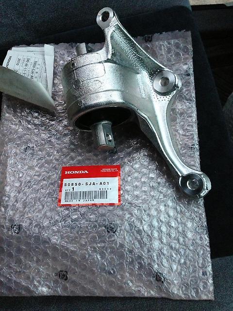 Подушки двигателя. Подушка двигуна HONDA 50850SJAA01 Подушки двигателя. Подушка двигуна HONDA 50850SJAA01