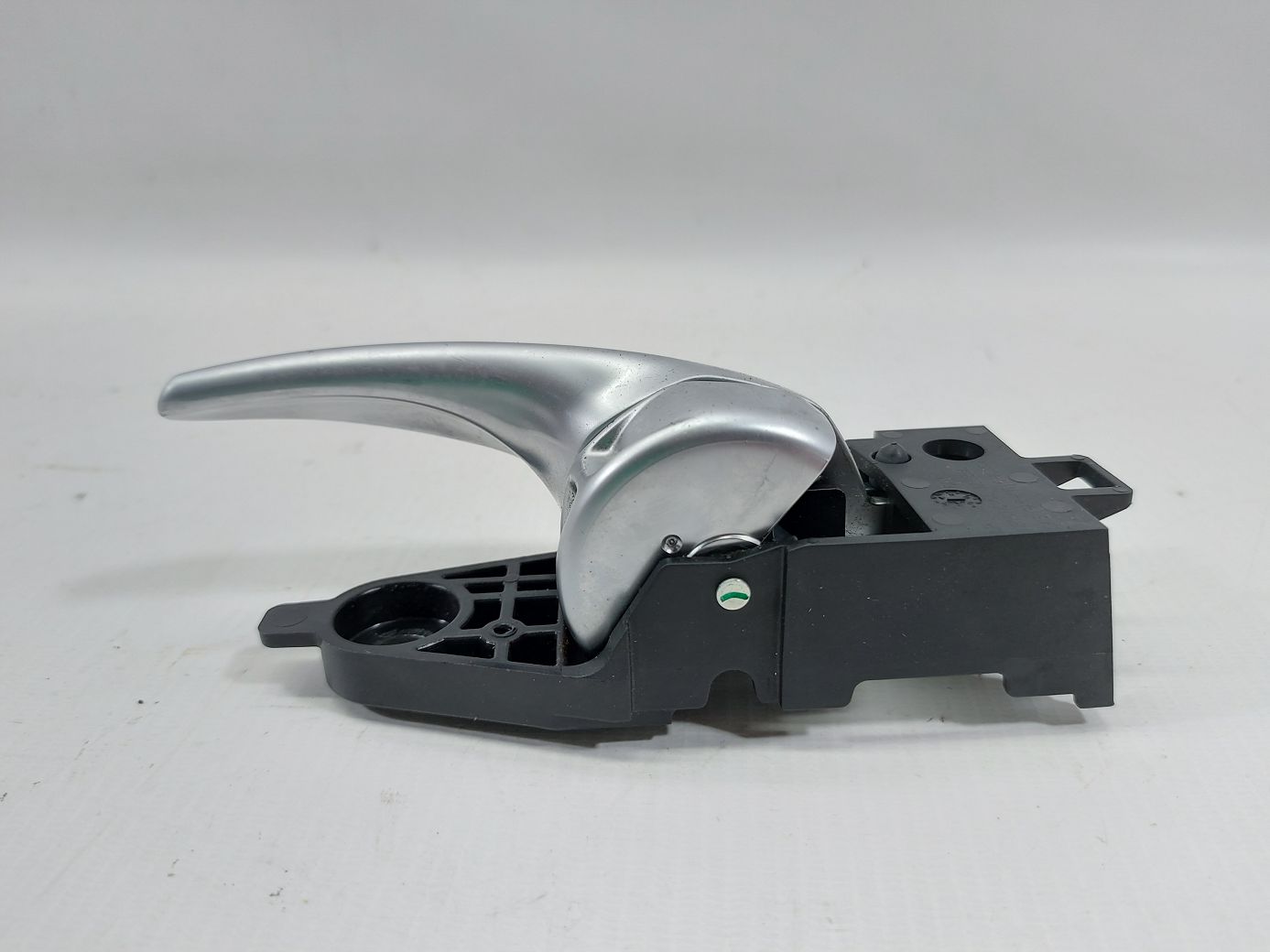 Dart Ручка дверей передньої лівої внутрішня (сіра) Dodge Dart 2013-2016 68170243AB Dodge Dart 3 Dart Ручка дверей передньої лівої внутрішня (сіра) Dodge Dart 2013-2016 68170243AB Dodge Dart 3