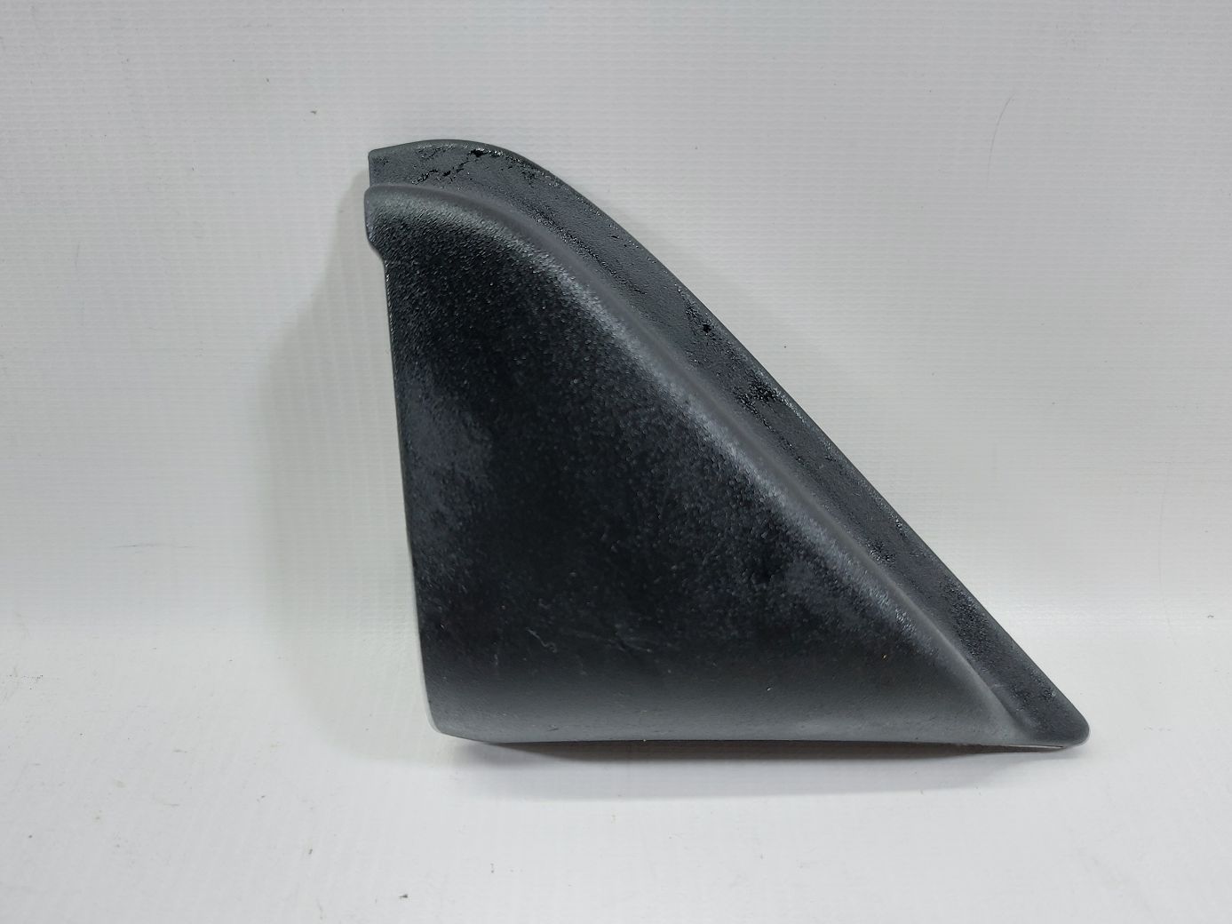 Dart. Кутник дверей передньої правої внутрішній Dodge Dart 2013-2016 1TR40DX9AB Dodge Dart