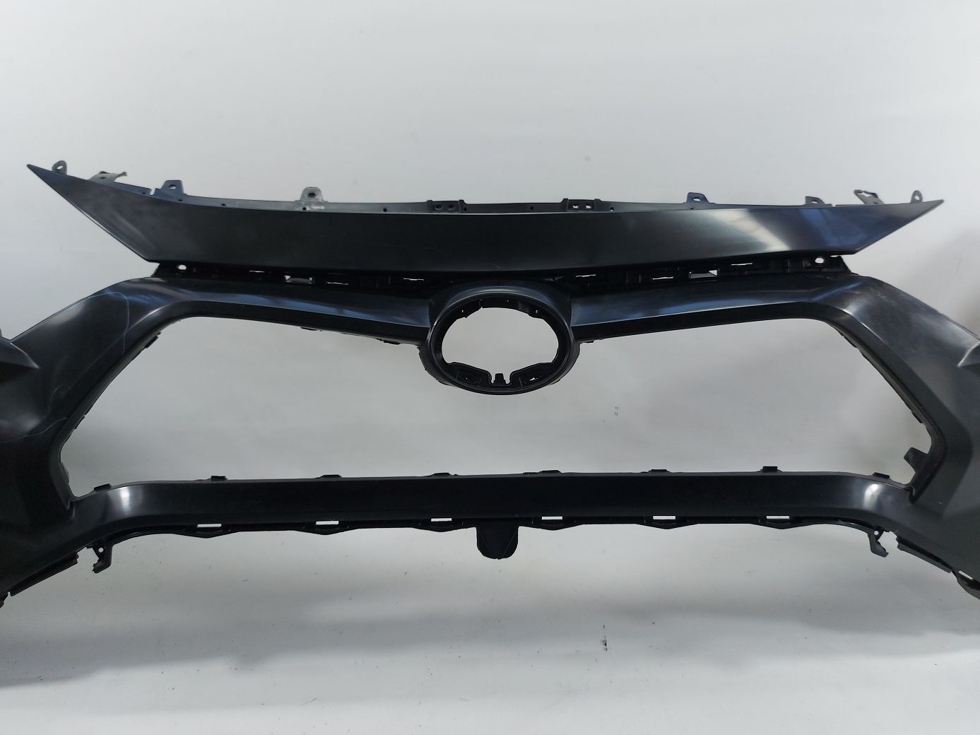 Передние бамперы Бампер передний (вмятина) Toyota RAV-4 2018-2021 521190R919 Toyota RAV-4 9