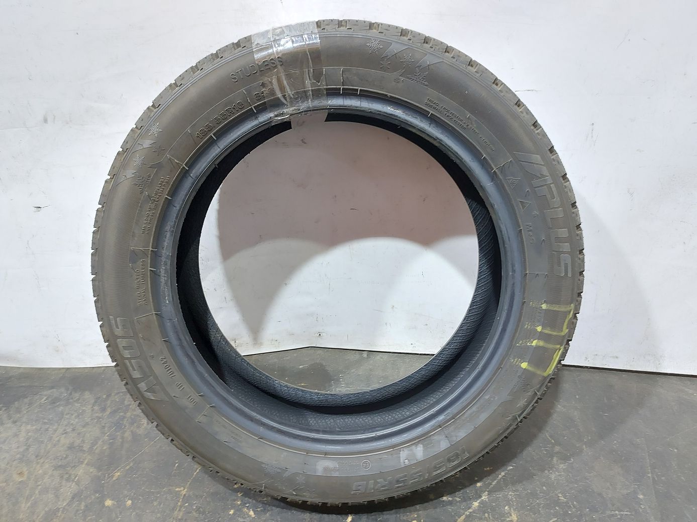 Зимние шины Гума APlus A506 185/55R16 17