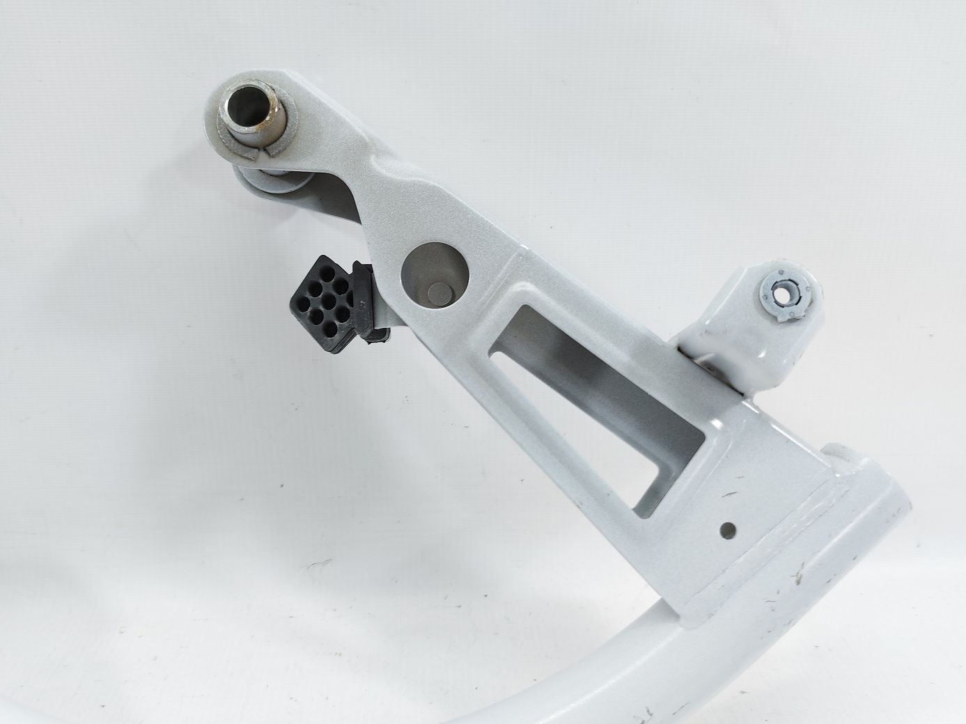 Regal Петля крышки багажника правая Buick Regal 2011-2017 22944915 Buick Regal 3