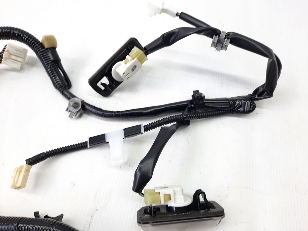 Impreza Проводка крышки багажника Subaru Impreza 2015-2016 81811FJ070 Subaru Impreza 5