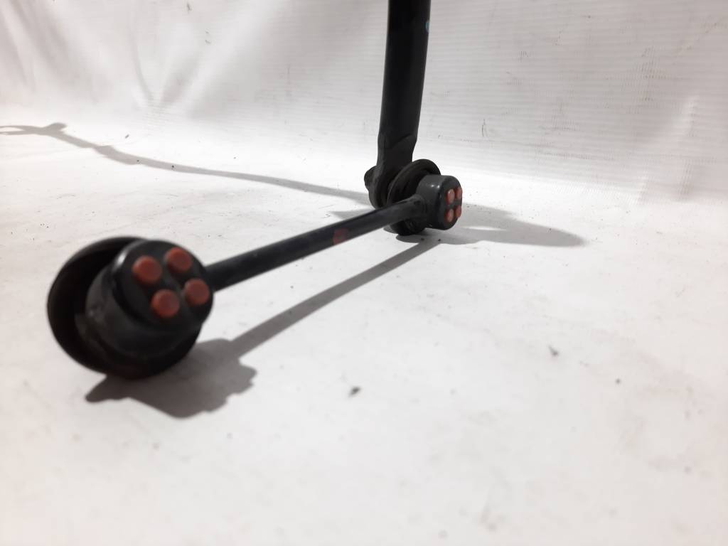 3 Стабілізатор задній Mazda 3 2013-2020 KD3128151 Mazda 3 4