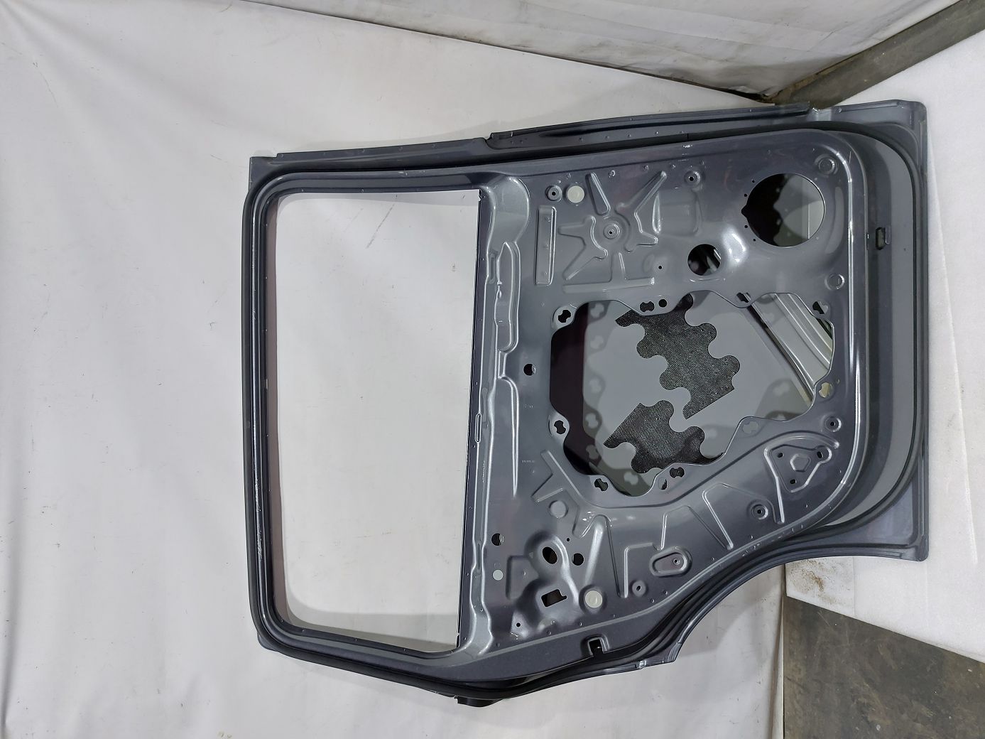 Двери Дверь задняя левая (темно-серая) Volkswagen 12D833055 Volkswagen ID.6 9 Двери Дверь задняя левая (темно-серая) Volkswagen 12D833055 Volkswagen ID.6 9