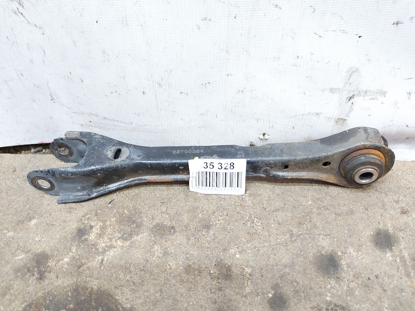 Ats Важіль центральний лівий/правий поперечний Cadillac ATS 2013-2019 23105024 Cadillac ATS 11