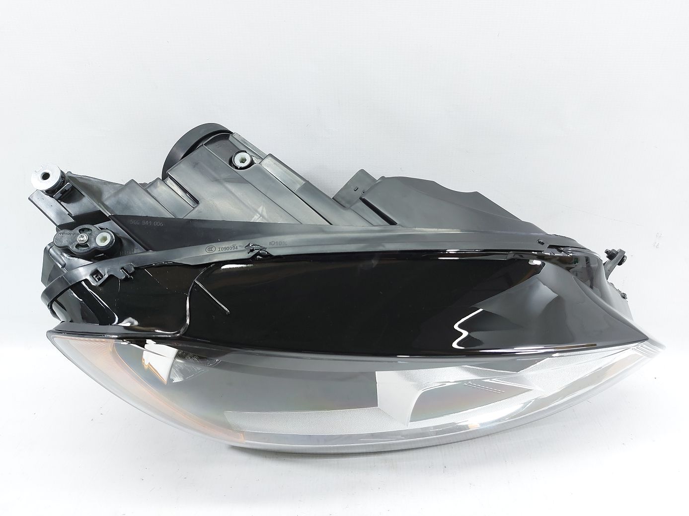 Фары головного света Фара передняя правая (галоген, желтая) Volkswagen Golf VII 2015-2017 5GM941006C Volkswagen Golf VII 4