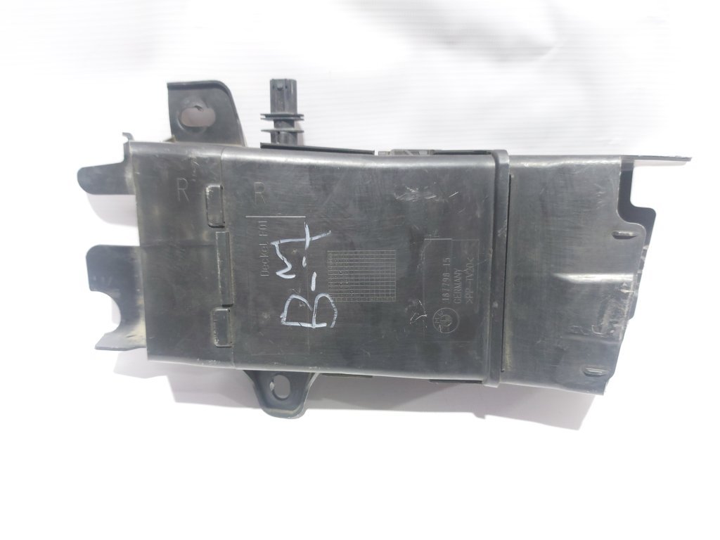 7 series. Повітрозабірник передній правий BMW 7 2012 7184156 BMW 7