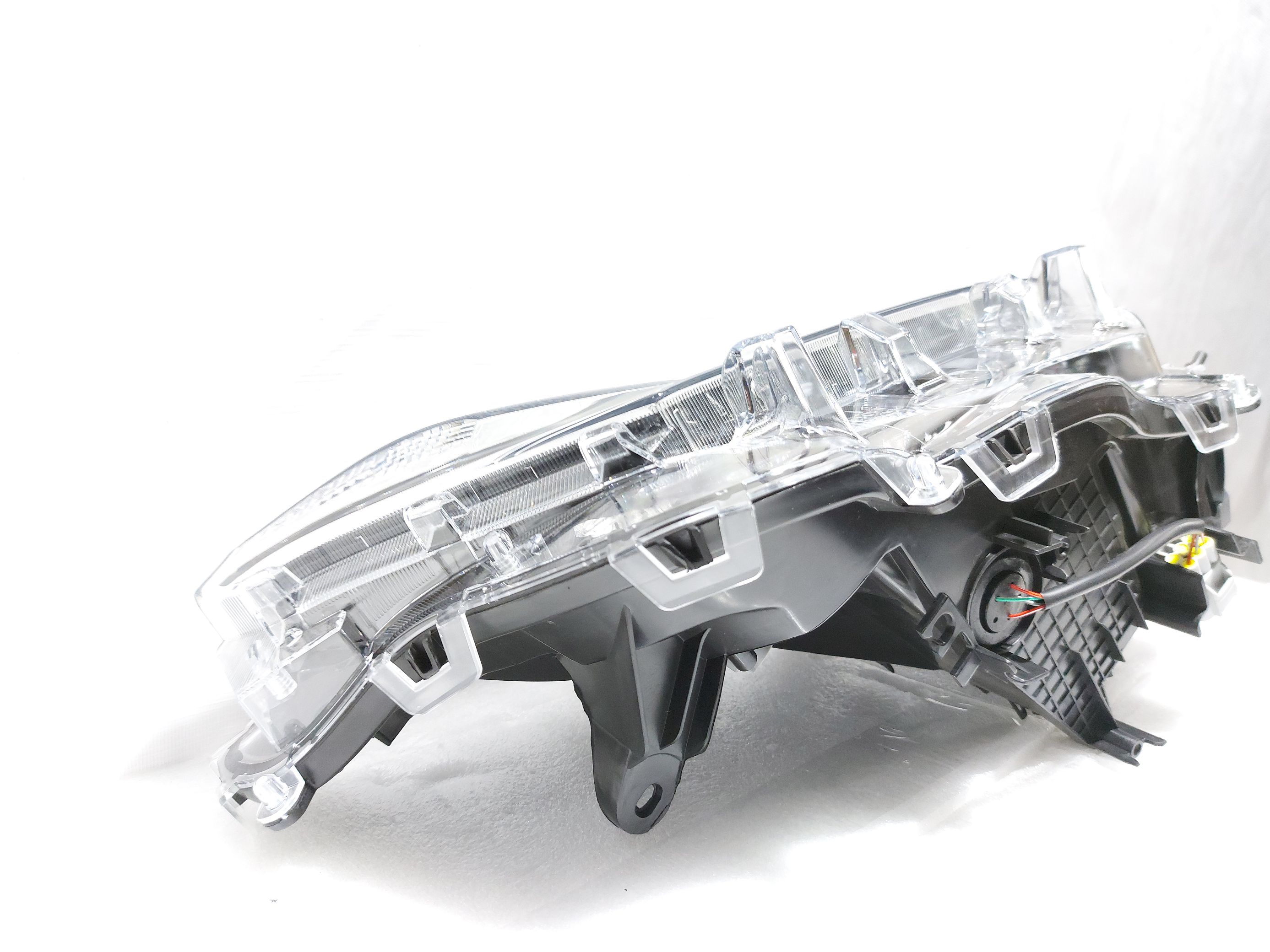 Товары с дефектами Фара передняя левая темная (дефект) Toyota RAV-4 2019 811500R151 Toyota RAV-4 5